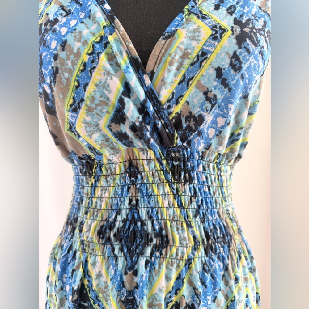 Sleeveless V-Neck Maxi Dress in Blue & Green Geometric Print - Picture 3 of 5